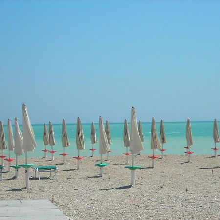 Hotel Chiaraluna Civitanova Marche Exterior foto