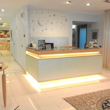 Hotel Chiaraluna Civitanova Marche Exterior foto