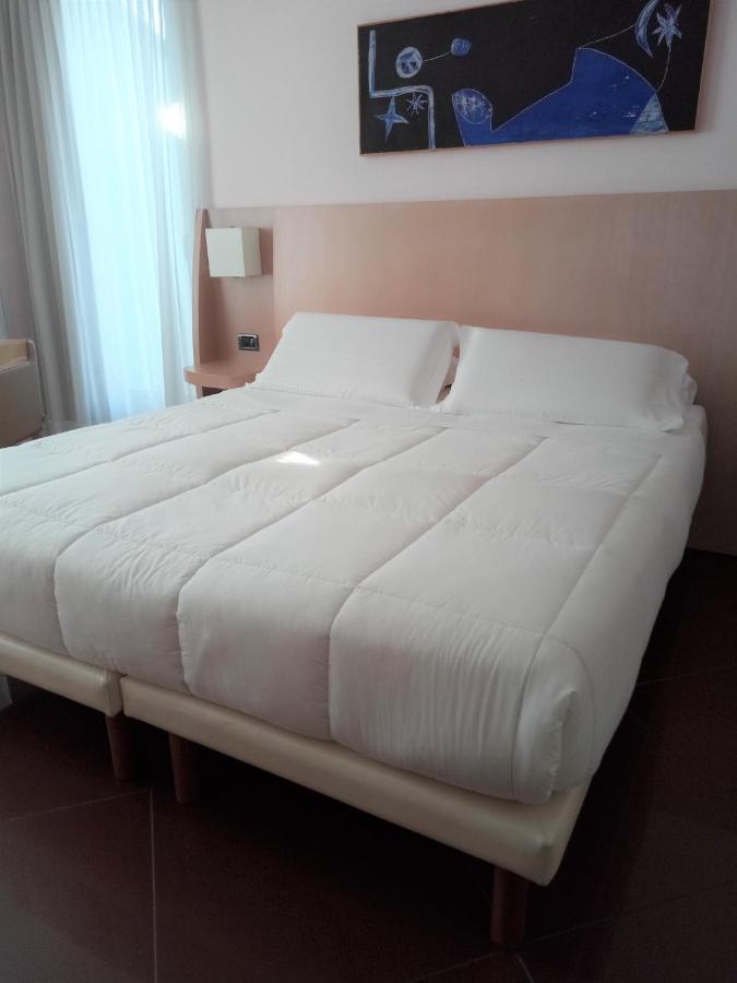 Hotel Chiaraluna Civitanova Marche Exterior foto