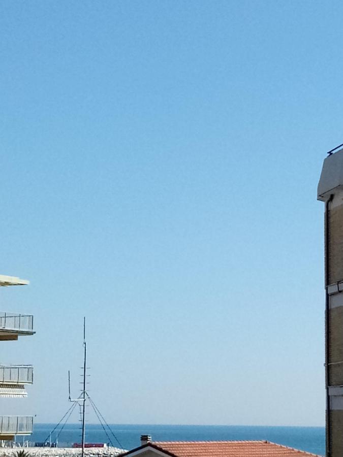 Hotel Chiaraluna Civitanova Marche Exterior foto
