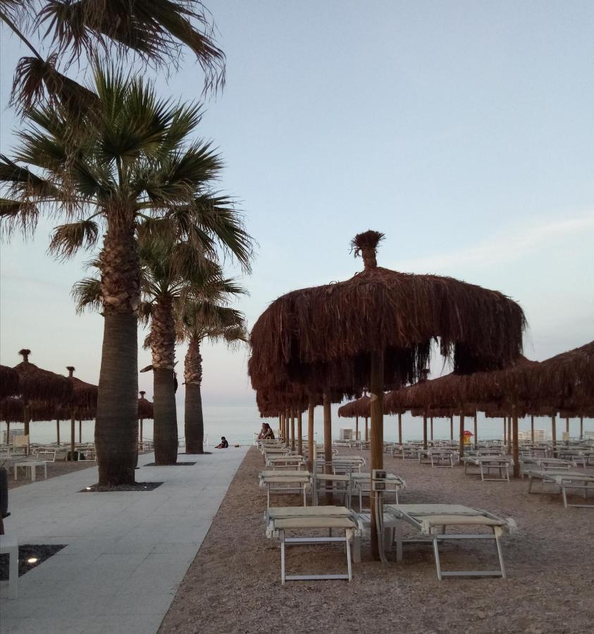 Hotel Chiaraluna Civitanova Marche Exterior foto