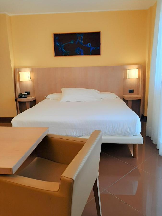 Hotel Chiaraluna Civitanova Marche Exterior foto