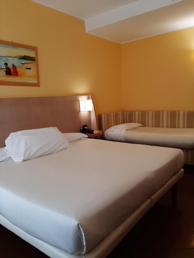 Hotel Chiaraluna Civitanova Marche Exterior foto