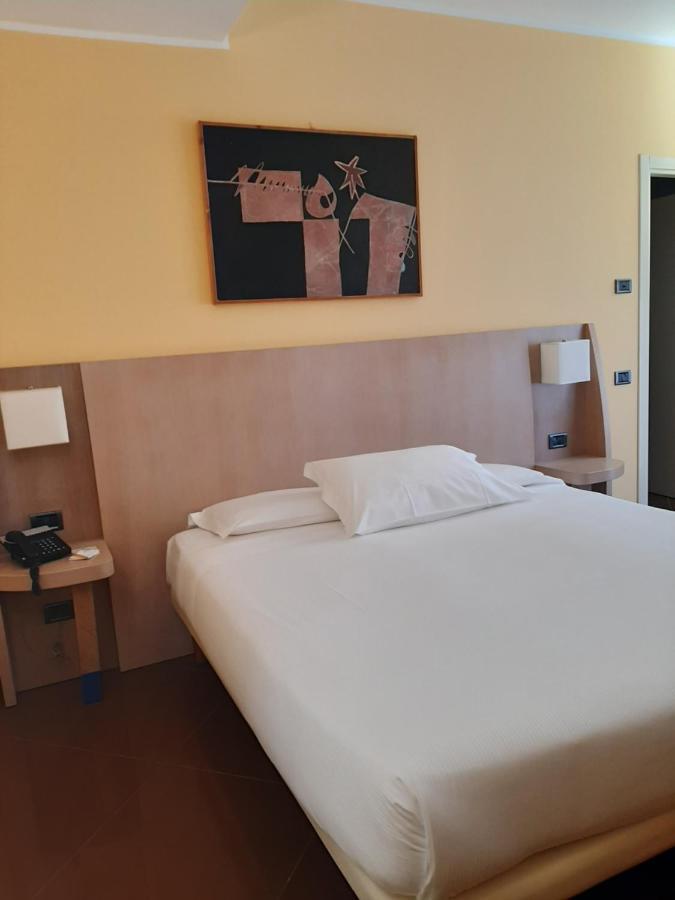 Hotel Chiaraluna Civitanova Marche Exterior foto