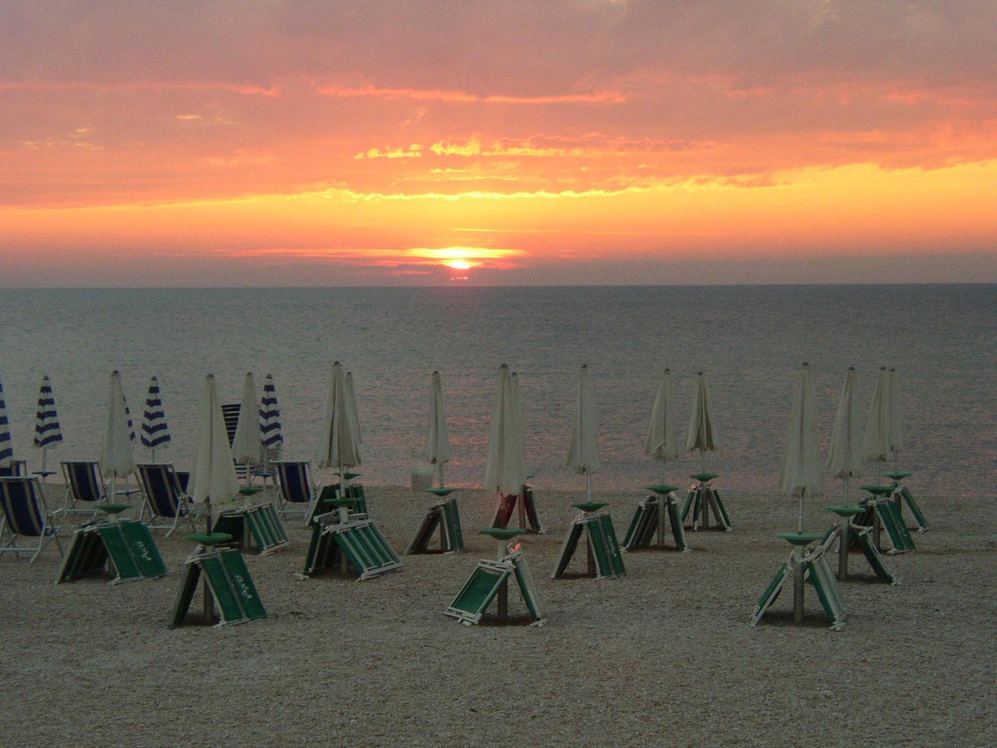 Hotel Chiaraluna Civitanova Marche Exterior foto