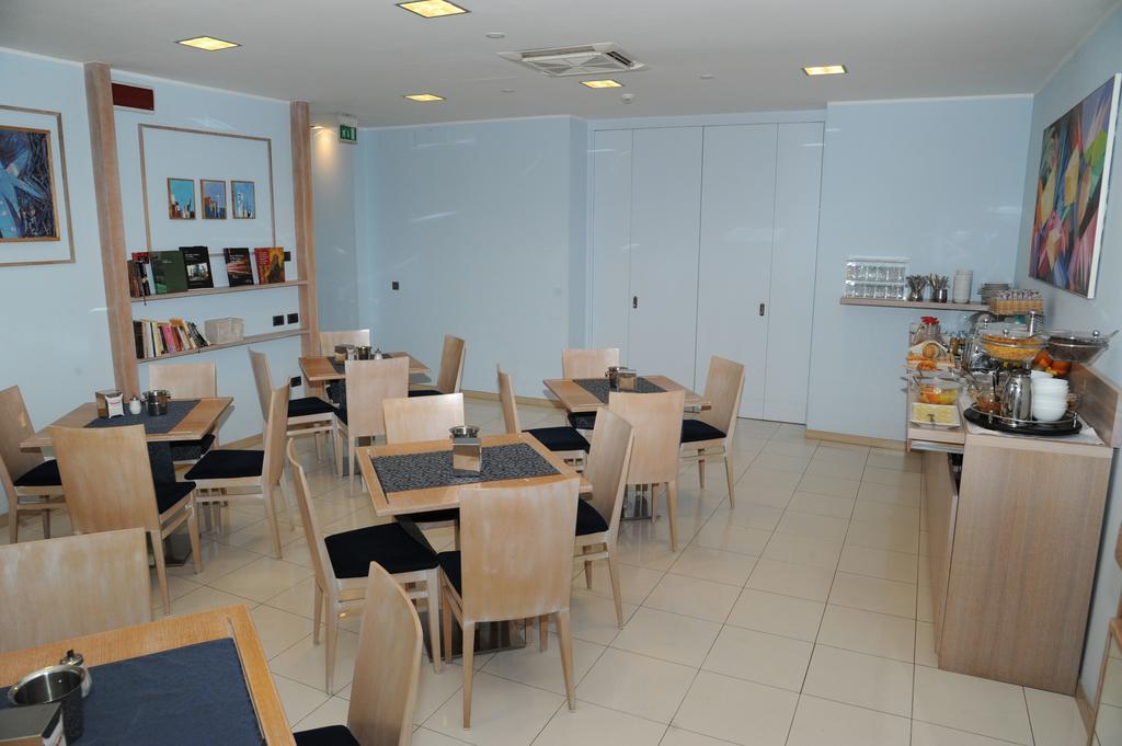 Hotel Chiaraluna Civitanova Marche Exterior foto