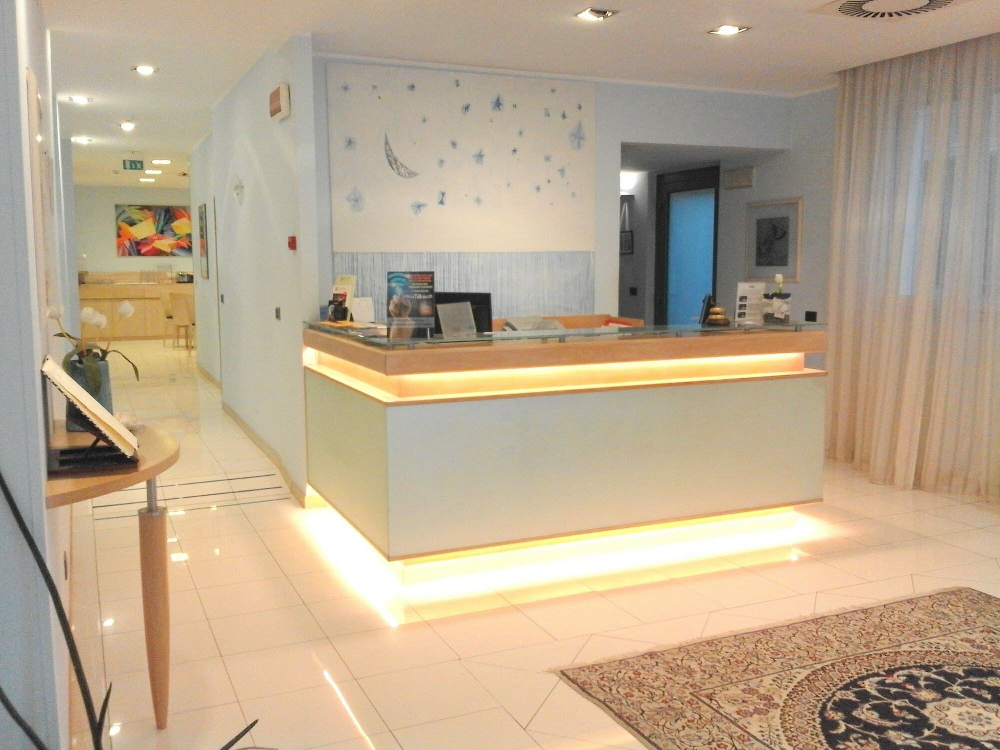 Hotel Chiaraluna Civitanova Marche Exterior foto