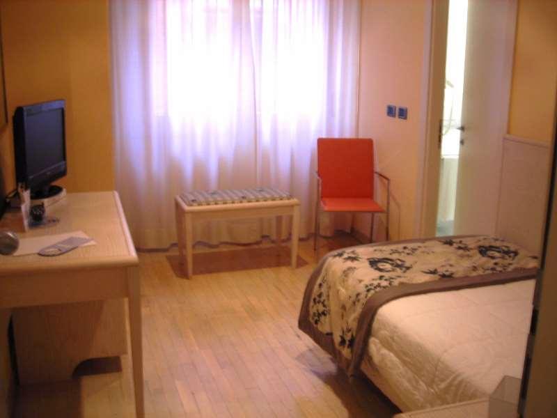 Hotel Chiaraluna Civitanova Marche Zimmer foto
